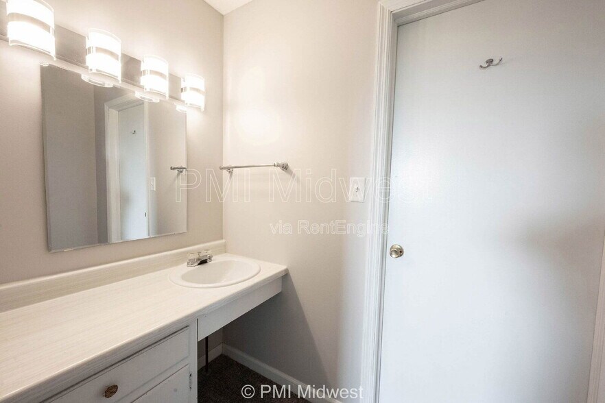 Building Photo - 326 Progress Rd