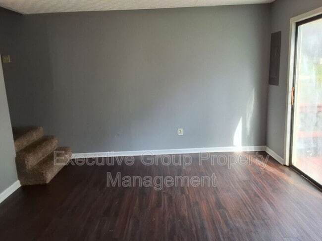 Building Photo - 1221 Clear Ridge Ln