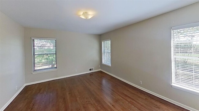 Building Photo - 841 Hillside Dr