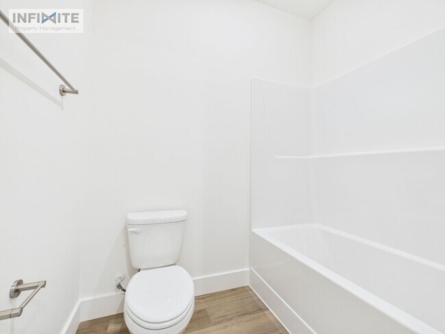 Building Photo - 4814 Briarwood Ln