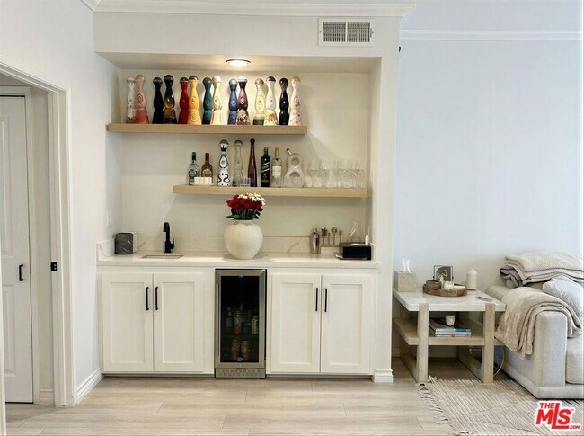 Building Photo - 5139 Balboa Blvd