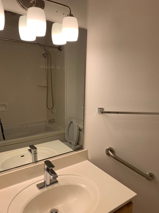 Building Photo - Aztec Circle Townhome, 2 bedroom 2.5 bath,...