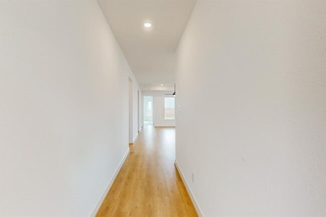 Building Photo - 9510 Dearborn Creek Dr