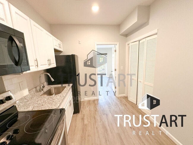 Building Photo - 2404 W Thompson St