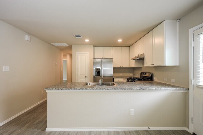 Building Photo - 5715 Leon Pl