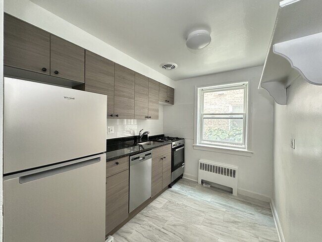 Building Photo - 6715 N California Ave