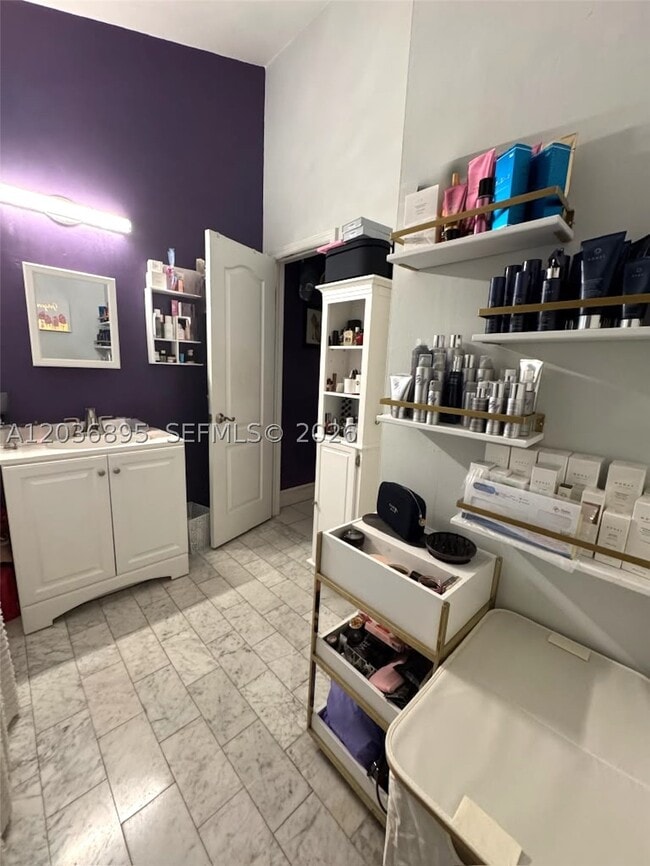 Building Photo - 10044 SW 77th Ct