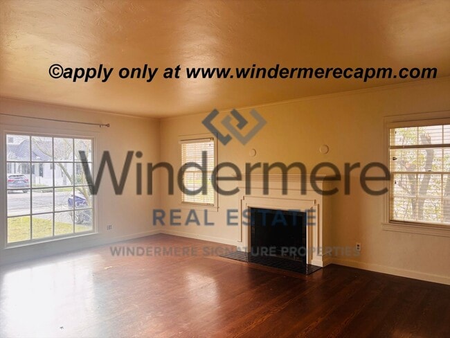 Building Photo - Charming South Land Park Home with Detached Bonus Room — 3 Bed, 1.5 Bath