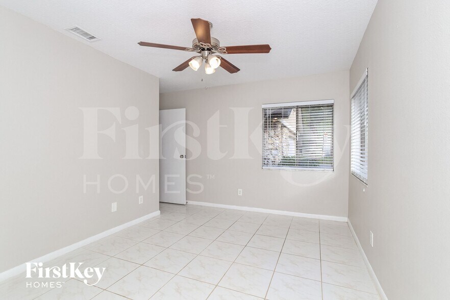 Building Photo - 709 Heather Ln