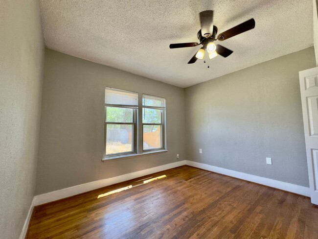 Building Photo - Rental