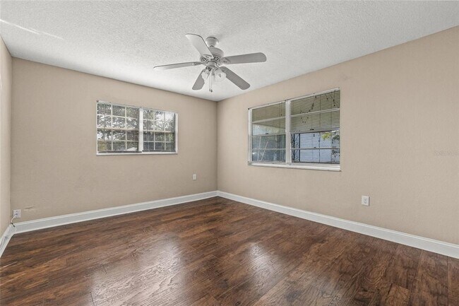 Building Photo - 2501 W Gray St