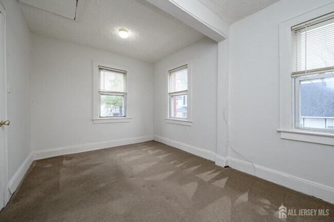 Building Photo - 29 Smith St