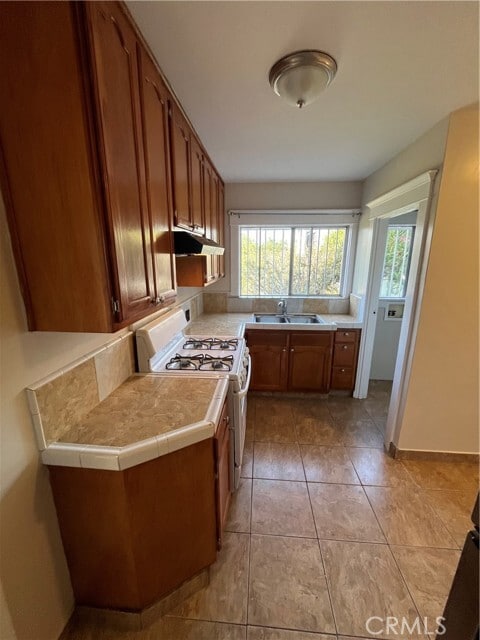 Building Photo - 1355 W 49th St