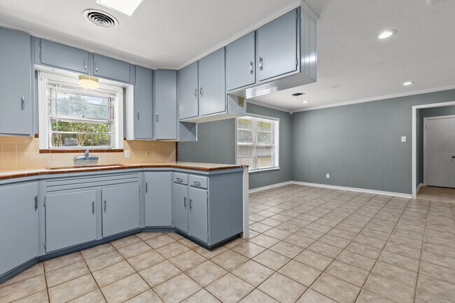 Building Photo - 605 Catalina Dr