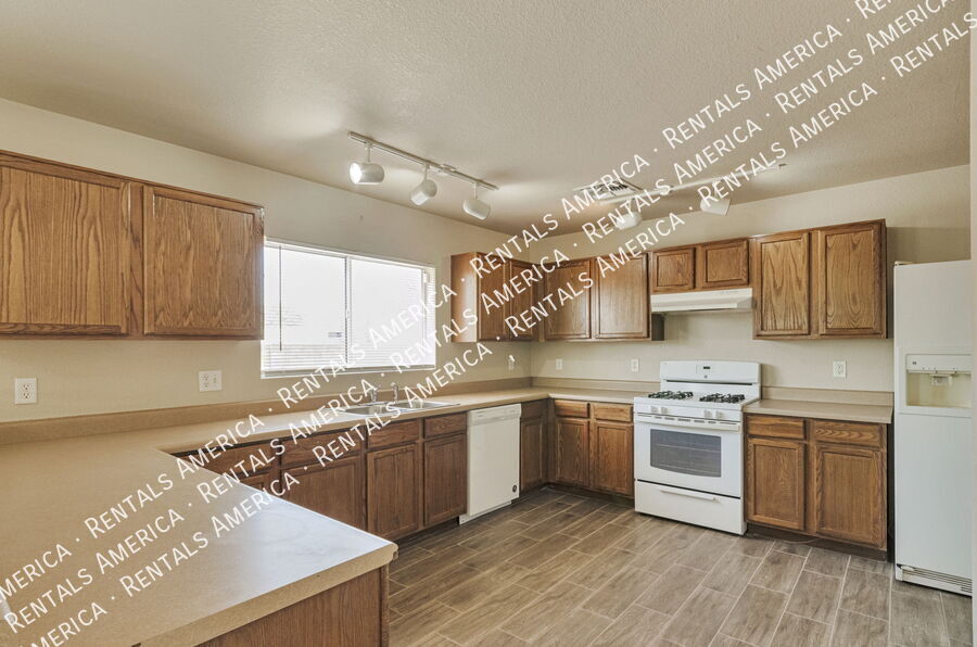 Building Photo - 6644 S SQUAWROOT Pl