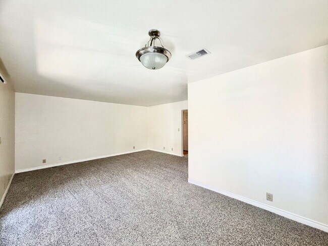 Building Photo - Las Vegas Guard-Gated Condo for Rent | 2 Bedroom Upstairs Unit | River Glen Community