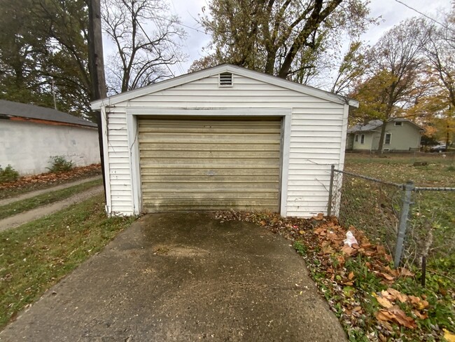 Building Photo - 1206 Clarence St