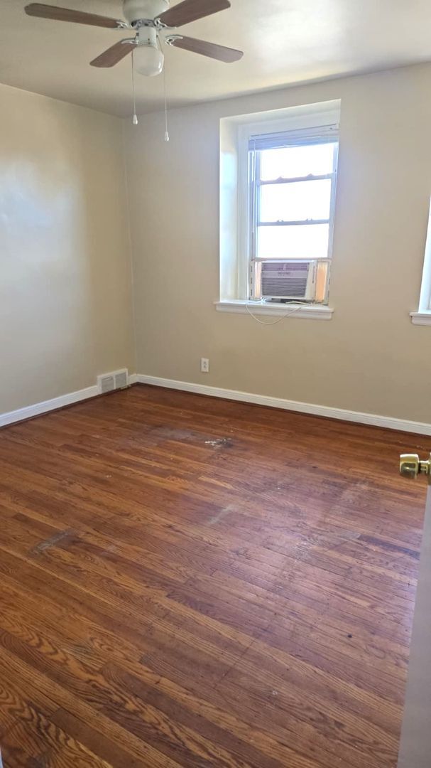 Building Photo - Spacious 4-Bedroom Home in Olney with Parking! Available NOW!