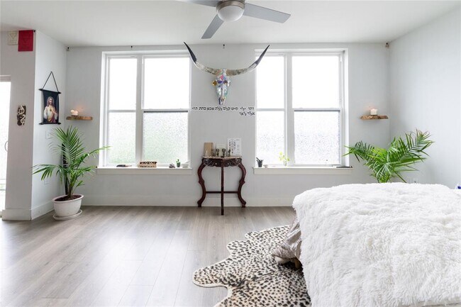 Building Photo - 2213 Poquito St