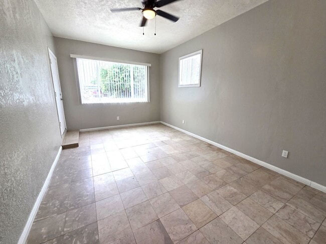 Building Photo - 4 Bedroom 2 Bath Home