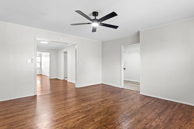 Building Photo - 3BR/1BA Home with W/D Hookups + Holiday Move-In Special $150 !!