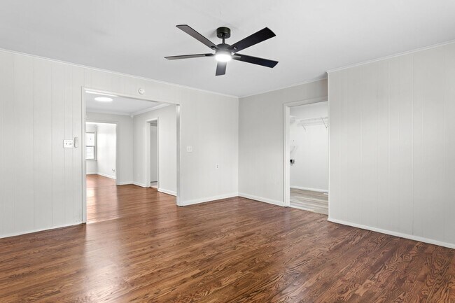 Building Photo - 3BR/1BA Home with W/D Hookups + Holiday Move-In Special $250 !!