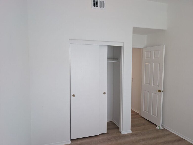 Building Photo - 154 California Ct