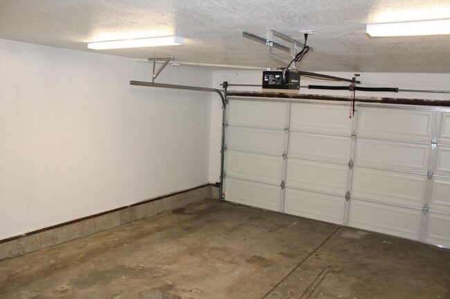 Building Photo - 1376 Bouret Dr