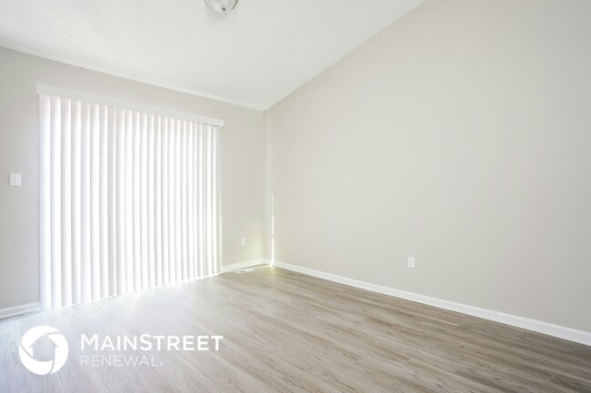 Building Photo - 4105 Summitview Dr