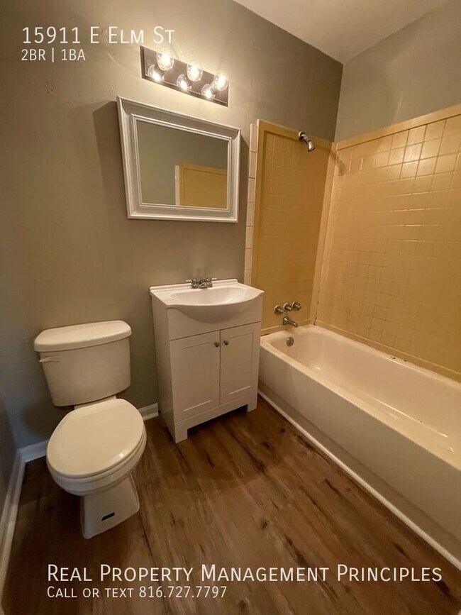 Building Photo - Newly Remodeled Townhouse Charmer!