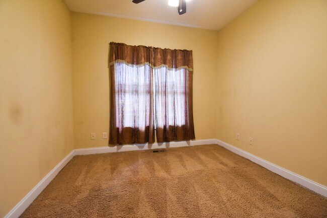 Building Photo - Coming Soon!   3 Bedroom 2 Bathroom With a Bonus: Small Dogs Okay