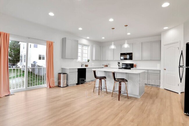 Building Photo - 204 Station Terrace W