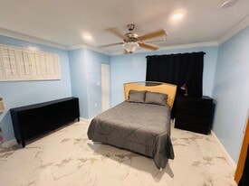 Building Photo - 6633 Dahlia Dr