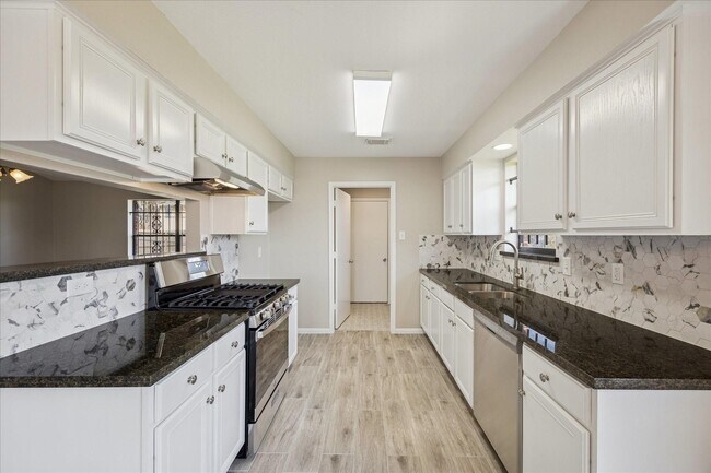 Building Photo - 3513 Barberry Dr