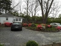Building Photo - 206 N Poplar St