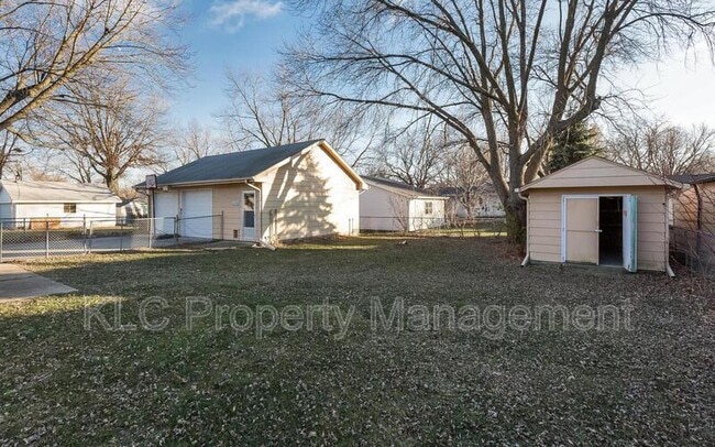 Building Photo - 230 Bel Aire Dr