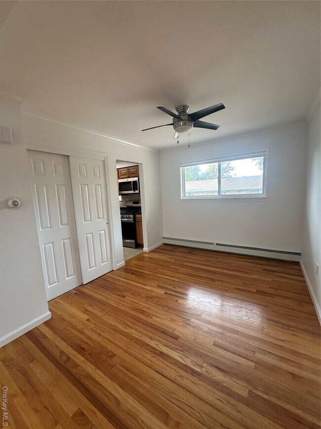 Building Photo - 12 Central Dr