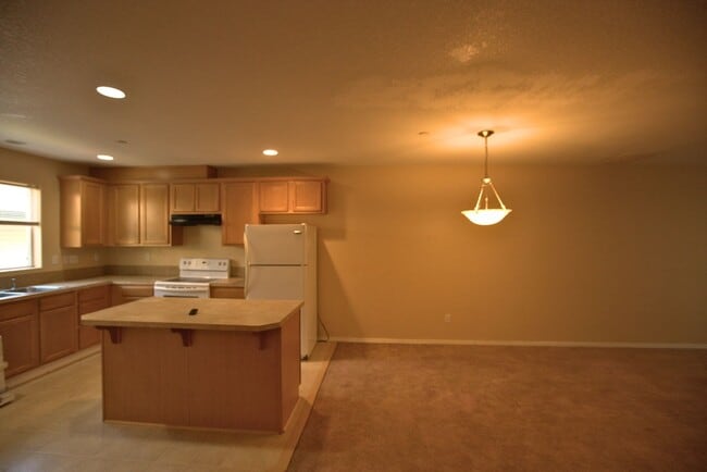 Building Photo - Lafayette 12 Plex