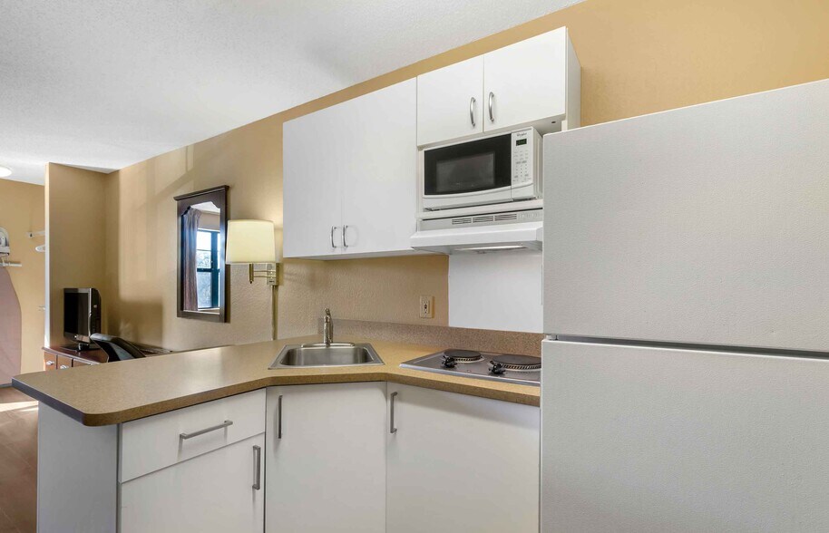 Building Photo - Furnished Studio-St. Petersburg - Clearwat...