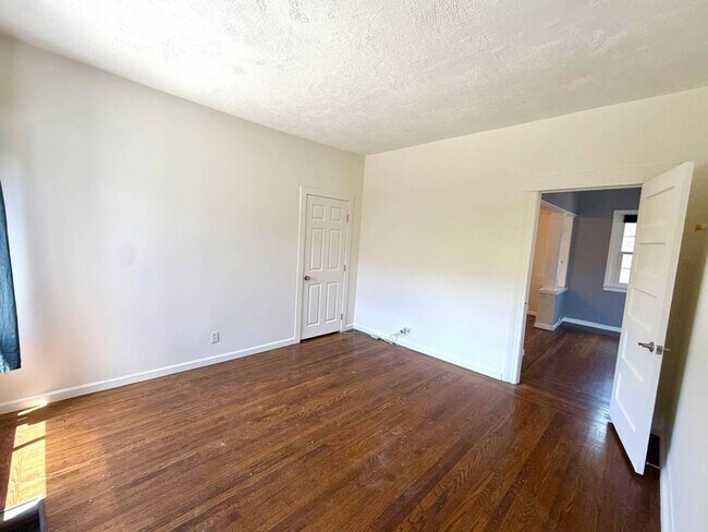 Building Photo - Amazing 3 Bedroom, 2 Bath Home with Gated Entry and Extra Studio