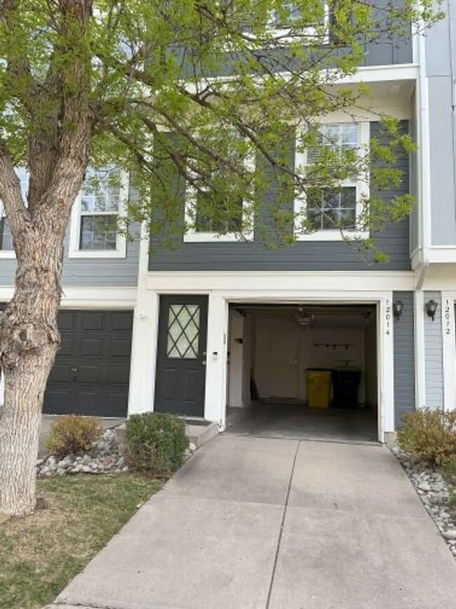 Building Photo - **Newly Upgraded Townhome**