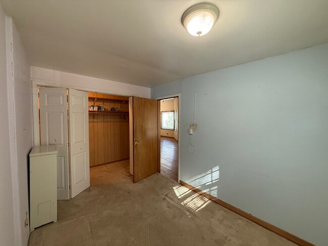 Building Photo - 4844 W Montrose Ave
