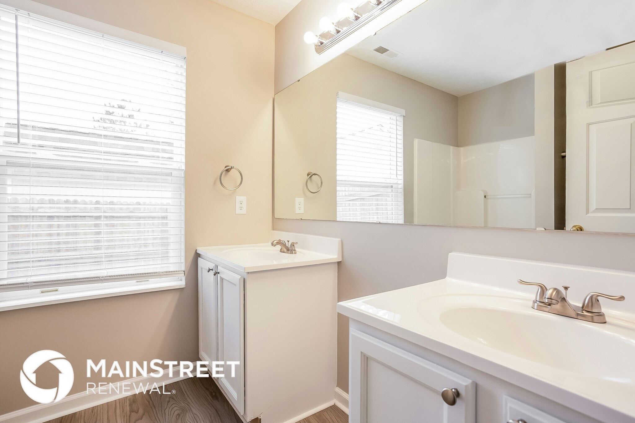 Building Photo - 10715 Tanbark Dr