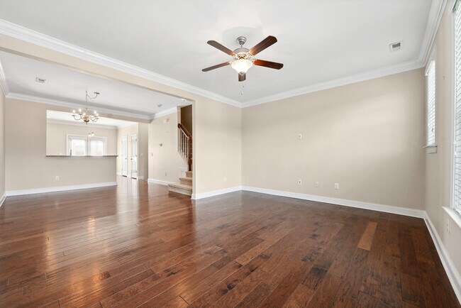 Building Photo - 1359 Town Home Dr