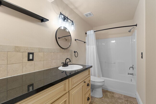 Building Photo - Unfurnished or Furnished 2 bedroom 2 bath Condo/Apartment in a Gated Community,  Blue Eye, MO,  N...