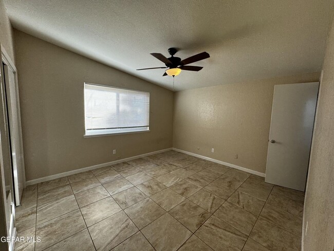 Building Photo - 8700 Lakehurst Rd