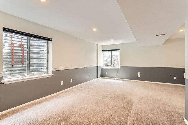 Building Photo - Sweet Little House In Westlake