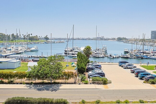 Building Photo - Spectacular 2 Bd/2Ba Glorietta Bay Condo.