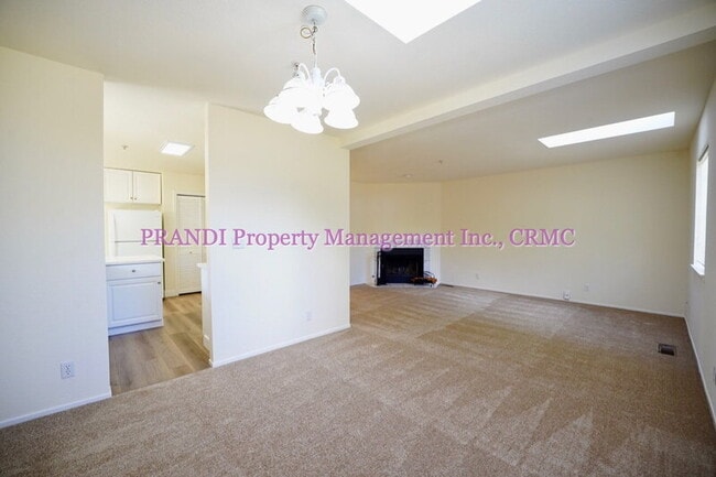 Building Photo - 9 Bayview St