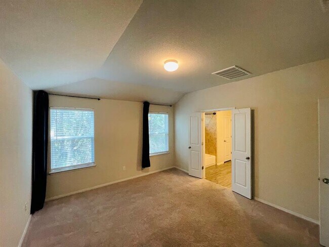 Building Photo - 3803 Overhill Dr